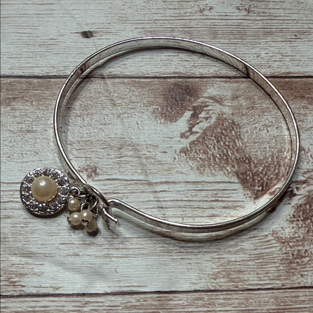 Elegant Gold Bracelet with Pearl Charms